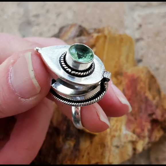 New Green Quartz 925 Silver Poison Ring. - Picture 8 of 16